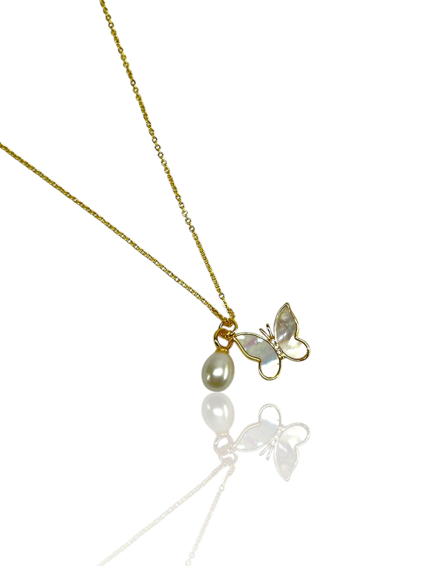 Butterlune Pearl Necklace