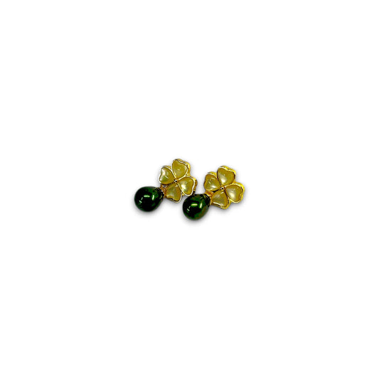 Clovermist Pearl Earrings