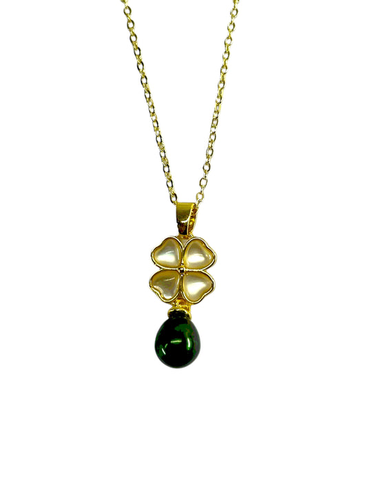 Clovermist Pearl Necklace