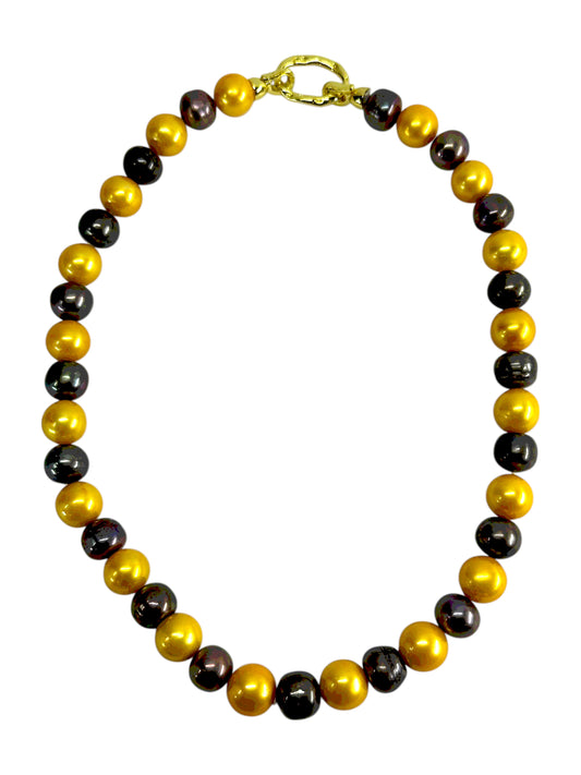 Obsidian Glow Pearl Necklace